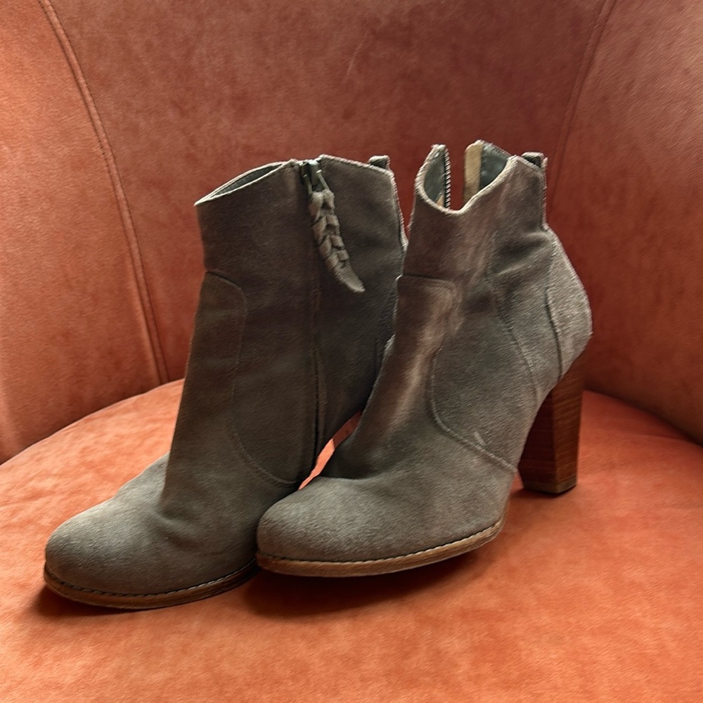 Joie zip up booties